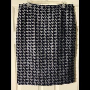 ‼️SOLD‼️ 💙🤍Navy/Metallic Houndstooth Pencil Skirt🤍💙